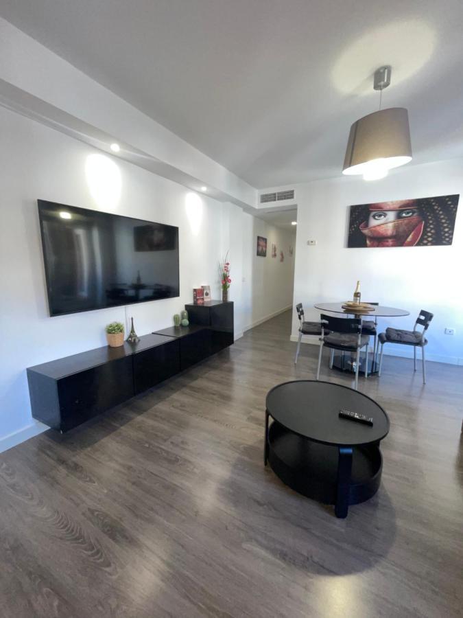 2 Bedroom Apartment Benalmadena Bagian luar foto
